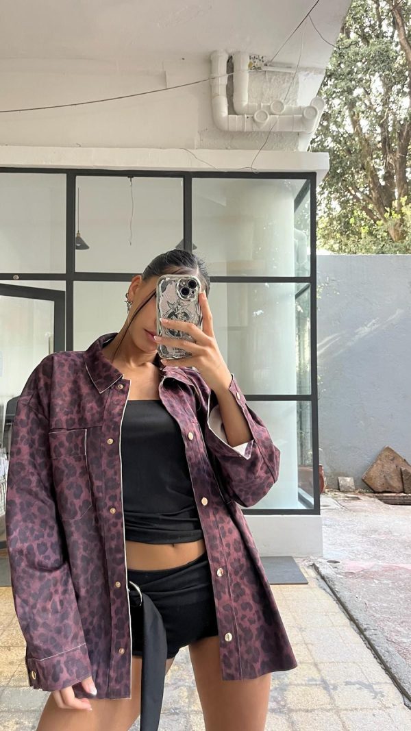sobre camisa gamuza animal print - Image 2